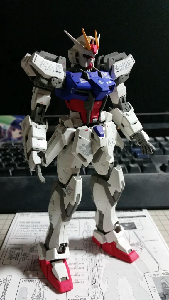 ストライクガンダム素の状態です。ストライカーパックなしでもかなりバランス取れた機体だと思います、歴代ガンダムの中でも1番好きな機体かもしれません。