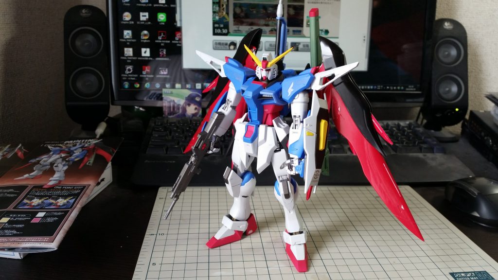 素立ちでも背負い物にボリュームがあるので間接には注意してください。この状態でも多少のけぞってるくらいですので。フルアーマーユニコーンやダブルオーザンライザークラスなら背負い物スタンドが付属するので安心なのですが。