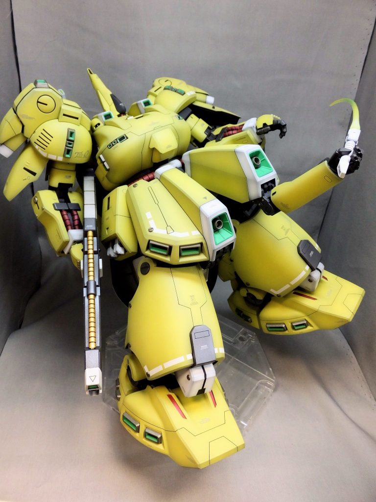 ポーズは『Ｚのビームライフルをマトリックス回避から隠し腕で斬り飛ばす』シーンをイメージしています。大き過ぎて自作撮影ブースに入りきりません！