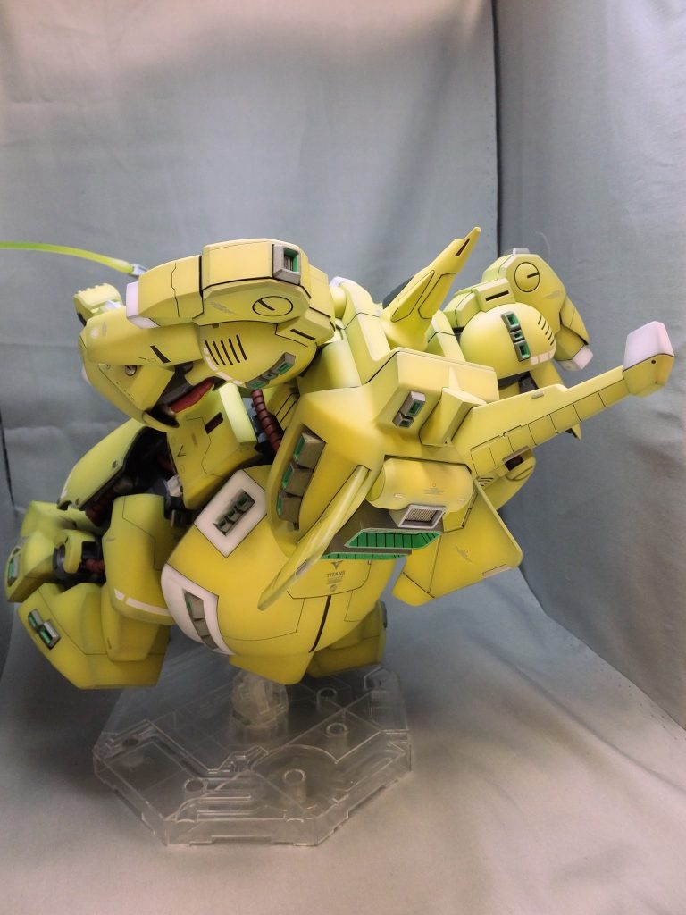 後ろから見てもゴツい