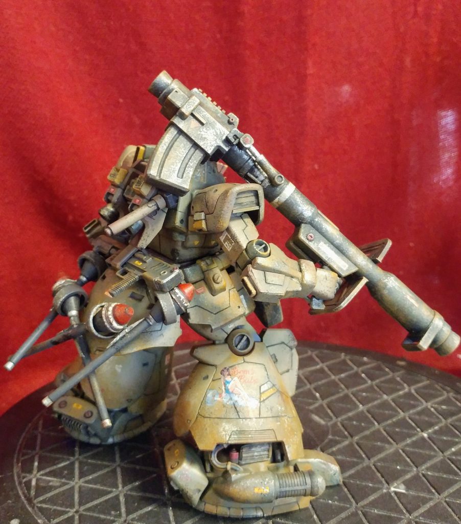 ヒートサーベルは、好みではないため、ビームサーベル装備とし、グリップのみ、マウントしている設定です