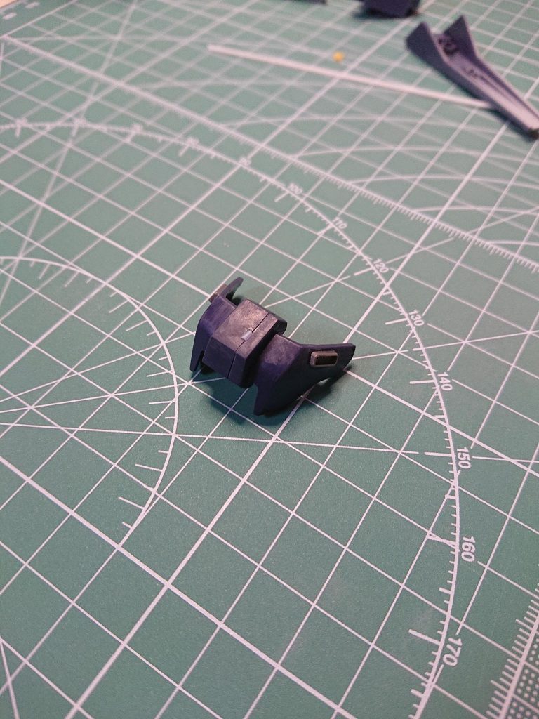 スジボリとバーニアパーツを追加