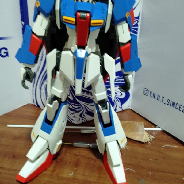 メルカリにてアンテナ及び腹部の変形機構が破損した、MGZガンダムVer２．０を入手したので修理しました（笑）。まぁパチ組の素人製作の物なので、後に分解してバランスを取らないとォ～イケないレベルのですから( ﾉД`)ｼｸｼｸ…Zガンダム嫌いの俺が２０年ぶりに製作をしますわｗｗｗ。ゼットコンの最終参加作品になるでしょうね？　　　　　　　　　　　　　　　　　　　　　　U｡･ェ・。U｡｡oO【(*'(ェ）’＊）くまったな～・・・】？（1枚目）