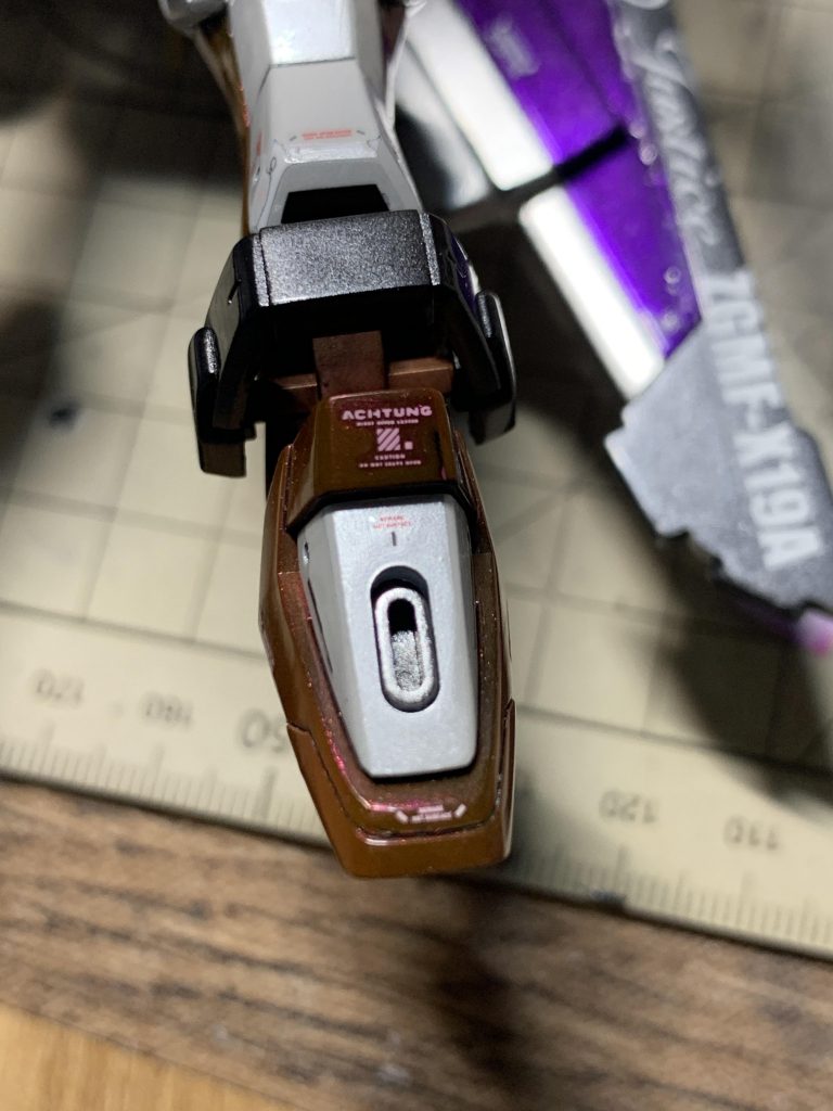 デカールの染み出しが防げてない・・・ うまく行ってるところもあるんで、デカール保護クリアを吹きすぎたかな・・・