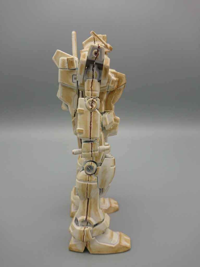 ガンプラ焼きは、前と後ろでプレスするたい焼きのような焼き方なので接着部分を茶色のラインで影を表現。