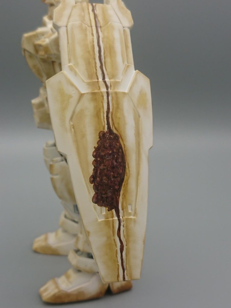 シールドからは、入れ過ぎた小倉あんがはみ出ています。