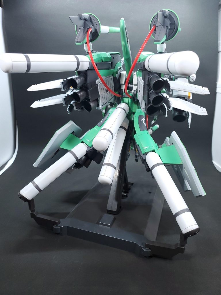 後ろ姿、2キット分使ってプロペラントタンク次のブースター部分を増やしてます、タンクとブースターを作るのがいちばんたいへんでしたw