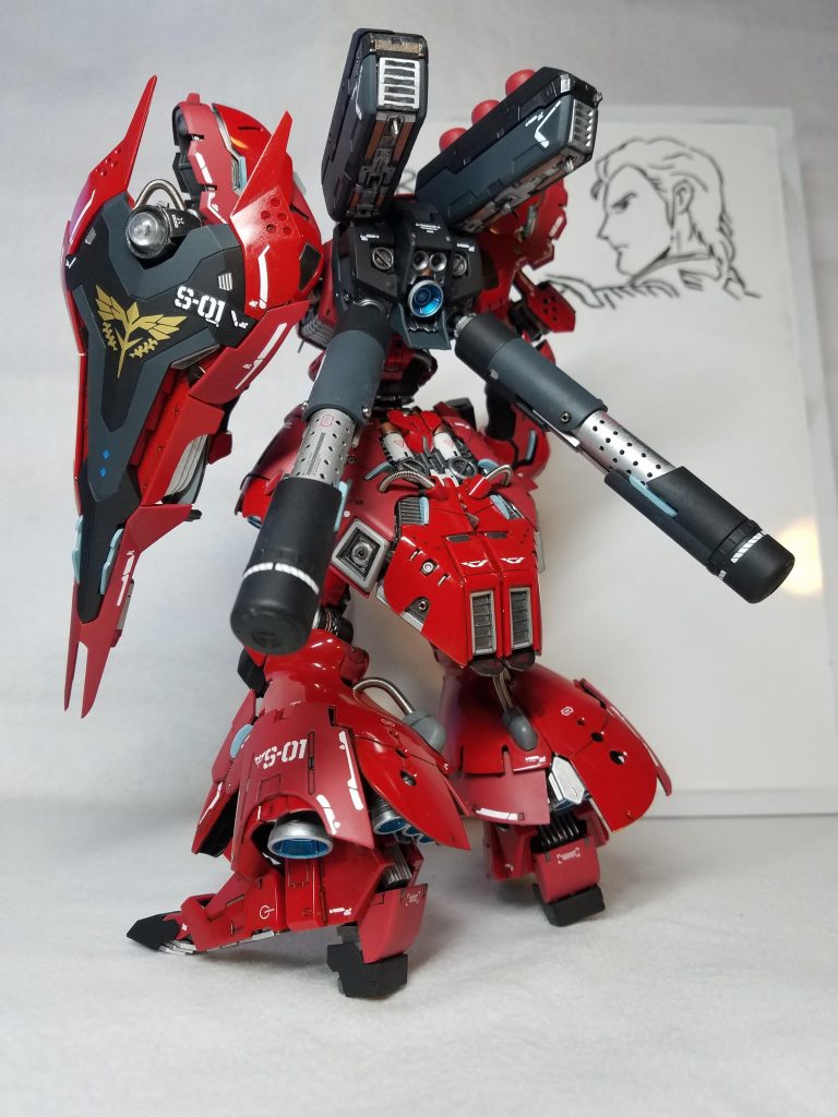 赤の装甲は2色塗りで片方光沢片方艶消しにしています。シールドにはアイフィールドらしきディテールを追加しています。