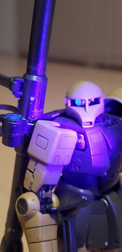 モノアイは蛍光クリア塗ったので、ブラックライトあてると光ります。お気に入り。