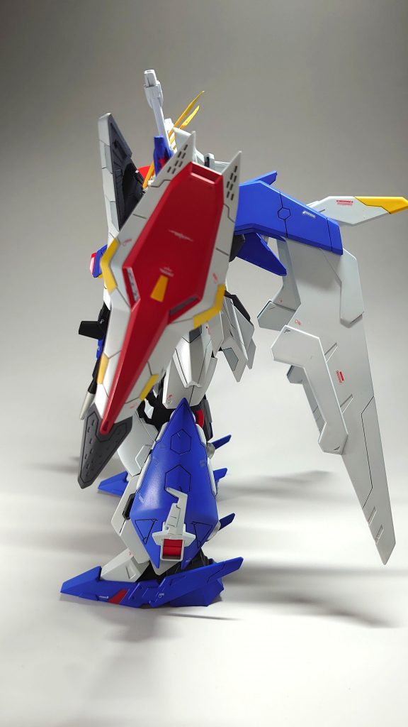 シールドの細かい箇所は全て塗り分けを行っています。