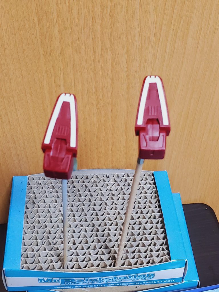 足のパテ埋めはやり易い部類かと