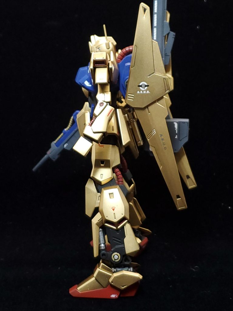 両サイドからデカールからの研ぎ出しである程度滑らかにしています。