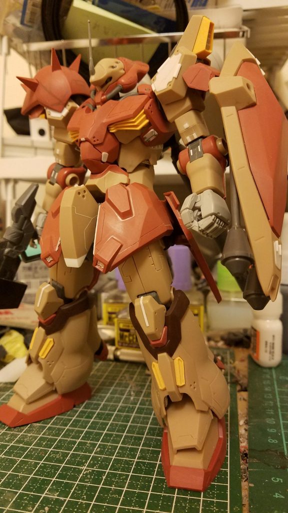 徐々にディテールアップをしている時の画像です手はメッサー本来の物が大きさ的にあってなかったので1/100ジオン系ハンドを使いました