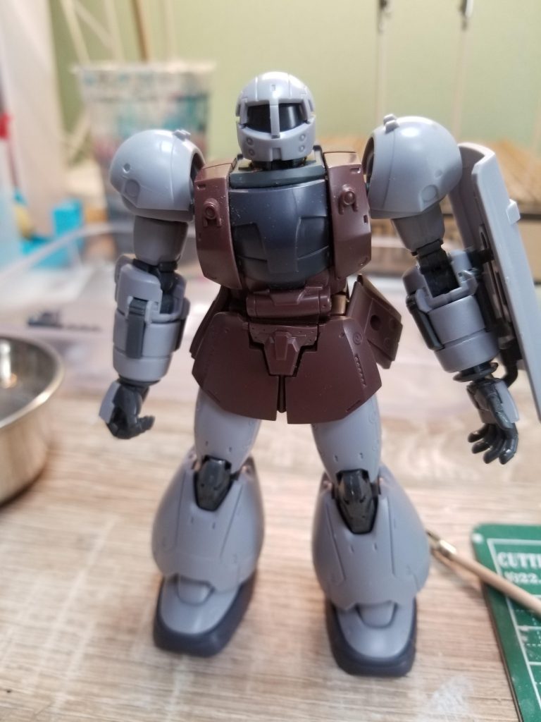 ちなみに素組はこんな感じです。肩にアーマー追加。上半身に増加装甲。頭に角追加が主な改造ポイント。あとはとにかく丁寧に作ろうと合わせ目消しなどに時間かけてたら作成に4ヶ月もかかってしまいました。