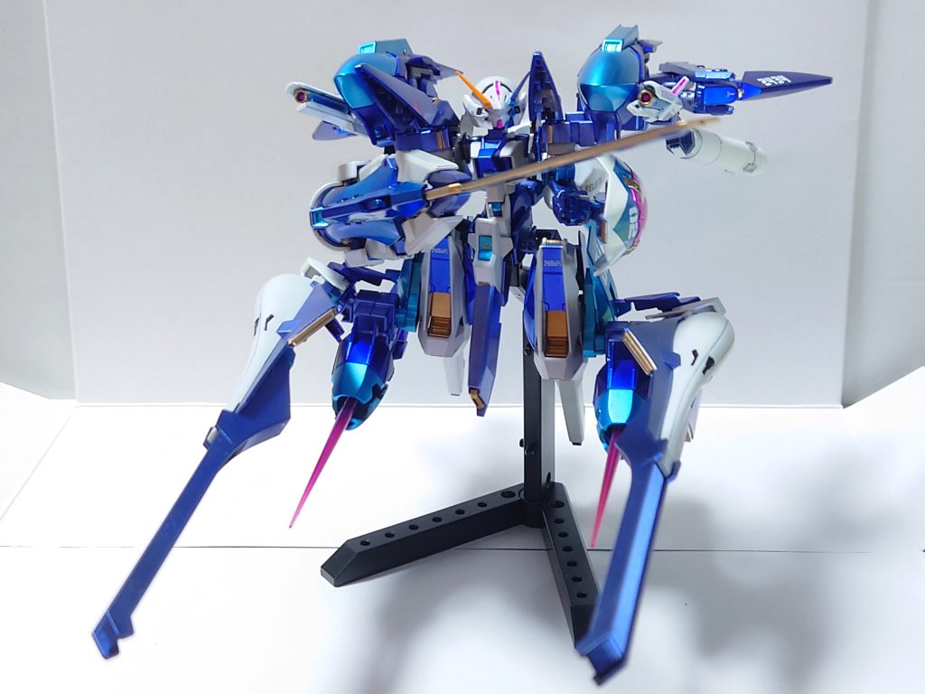 強化形態その2、ウィンチ・キャノンとハイゼンスレイⅡのメガ粒子砲、およびプロペラントタンクを増設したものです。長距離での立ち回りや機動力を生かしての一撃離脱戦法で利用する形態というイメージ。プロペラントタンクはMSGのものを使用です。