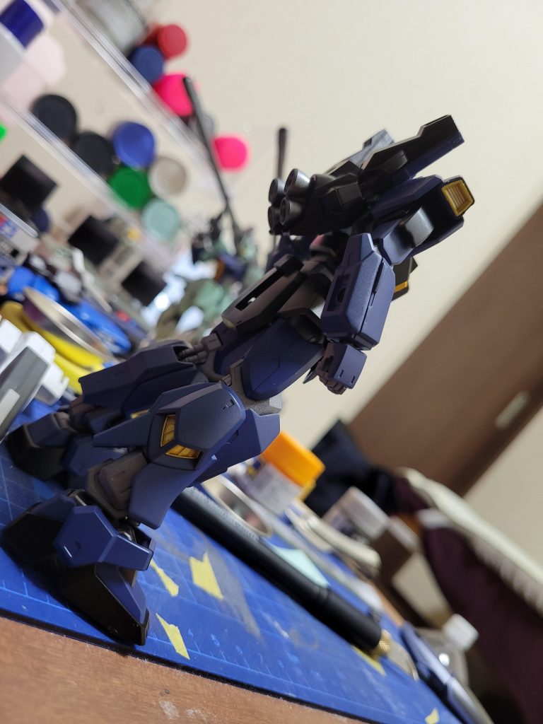 デカール貼る前のマークIIくん。脚部と肩部スラスターはスターブライトシルバーの上からクリアオレンジで塗装しました。シルバーは初塗装だったのでとても難しかったです…泣