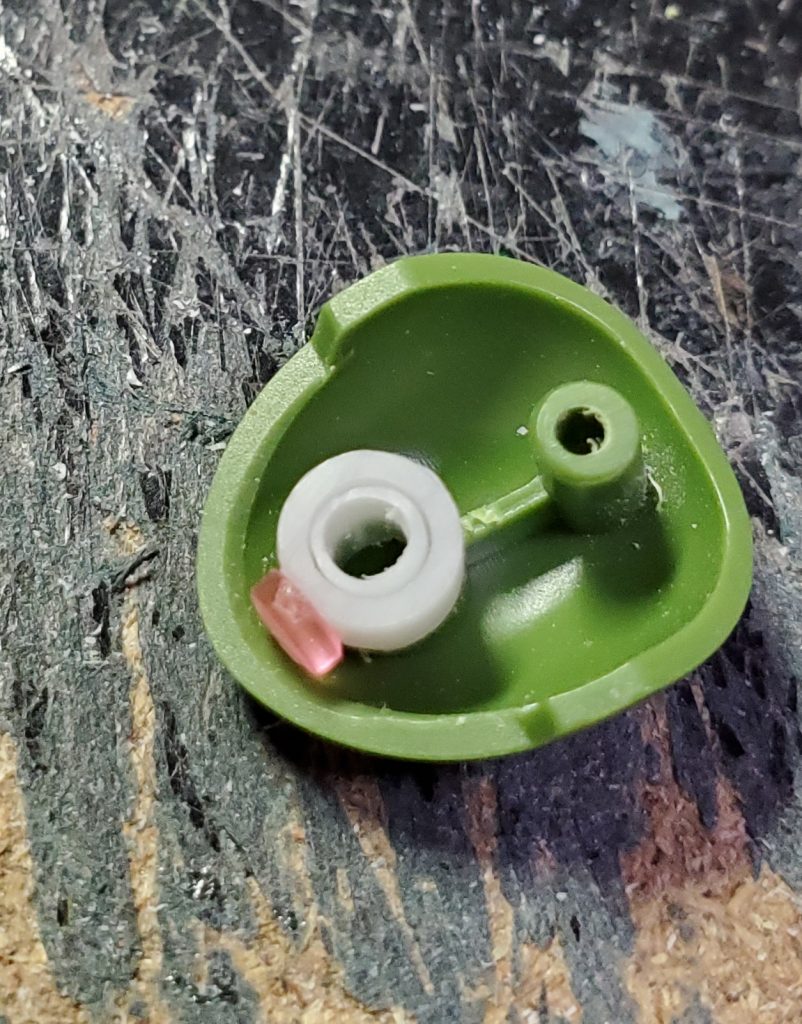 また、モノアイも可動化する事で上の空な目線を真っ直ぐに矯正しつつ表情を出す事も可能にしました。