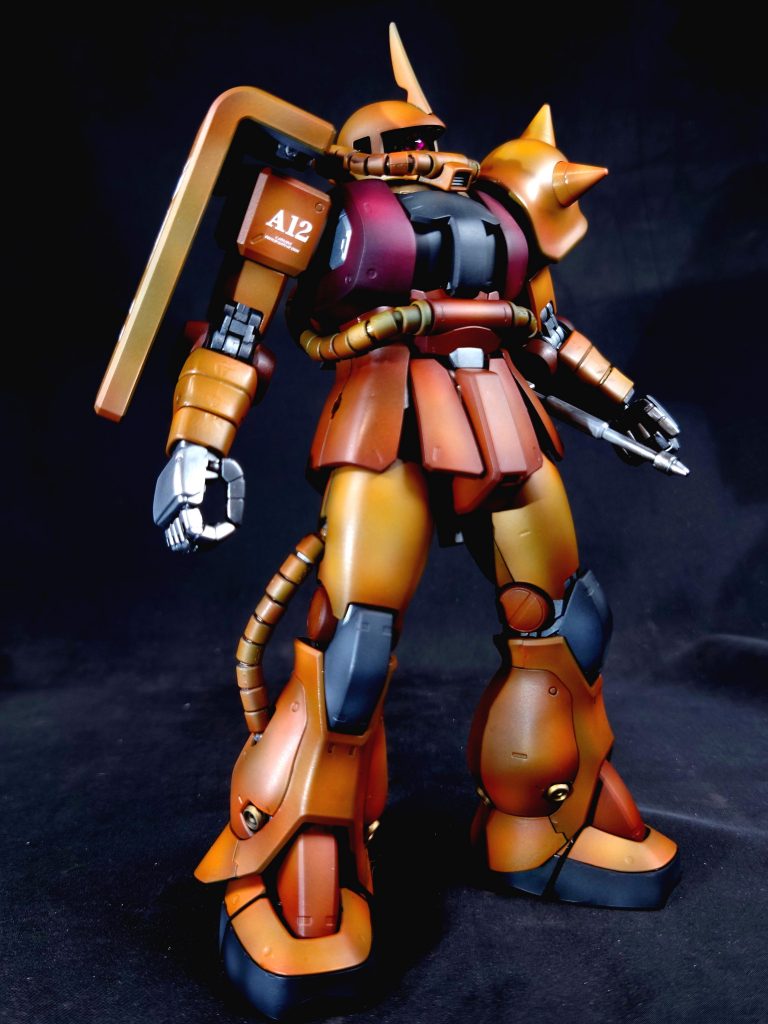 赤い彗星と言うが実際はピンク色。やっぱり現実味がらするとこの色の方がミリタリー感が出るのでは？