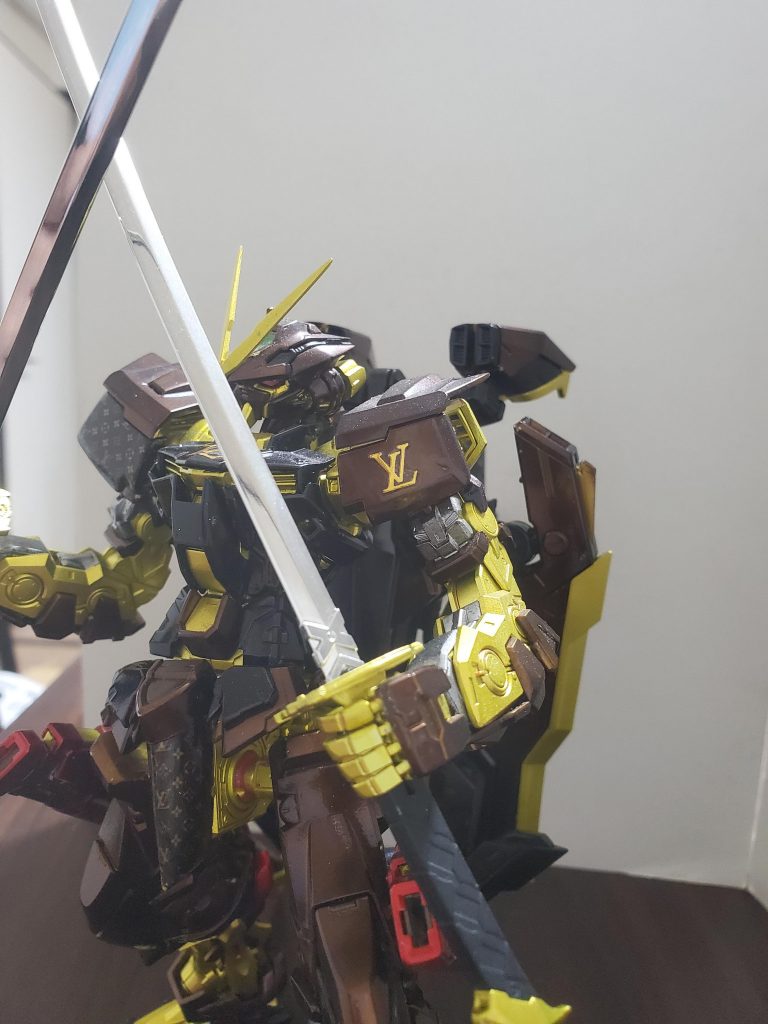 クリアブラウンのキャンディ塗装にガイアノーツのスターブライトプラスデカールはパソコン自作です。