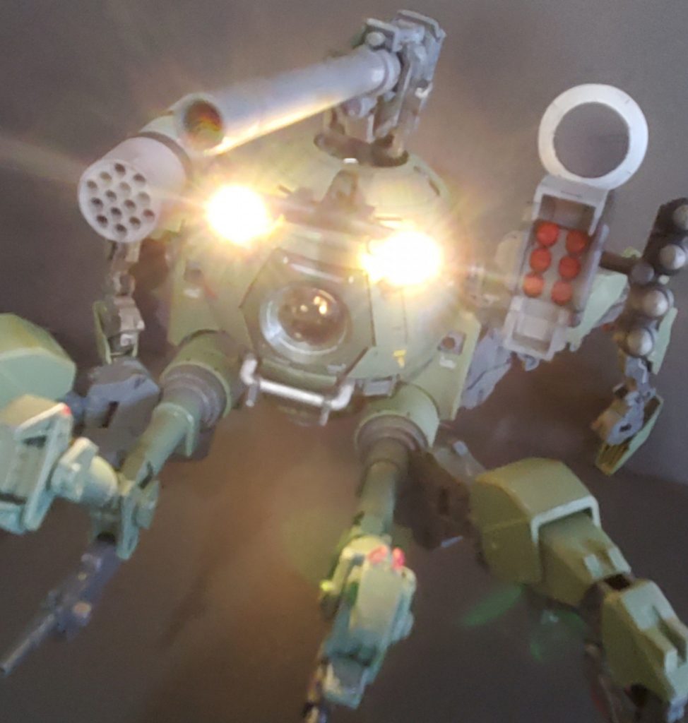 ライトはMG ボールKに着いていたものを使用。電飾は100均(セリア)で購入したLEDを使用してます。