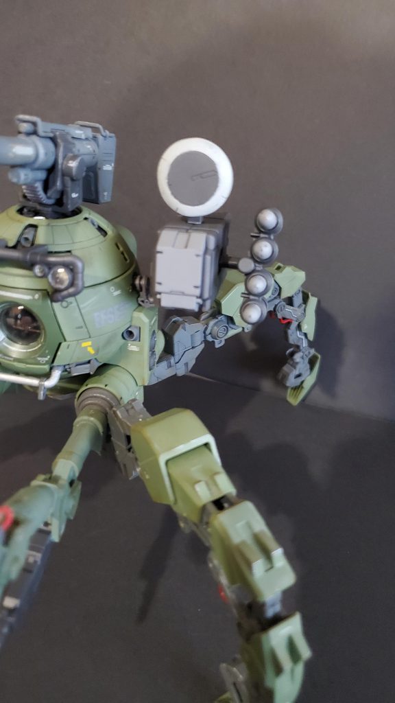 6連装ミサイルポッドは開閉式です。