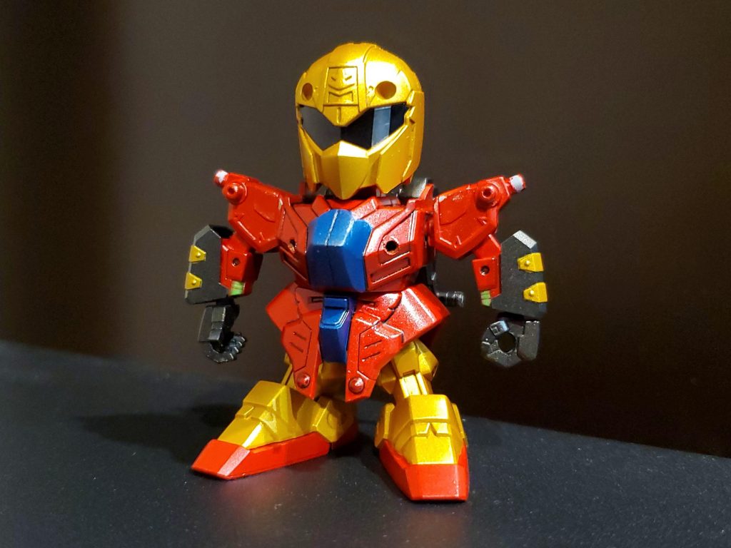 軽装状態。前掛けは裏にプラ棒接着し、胸に穴開けて突っ込んでます。マグネットはやったことないし、前掛けが薄くて仕込めそうになくやめました。塗装が剥げましたが、もうこの状態を見ることはないのでいいでしょう！前腕の鎧は外れもしませんでした(笑)