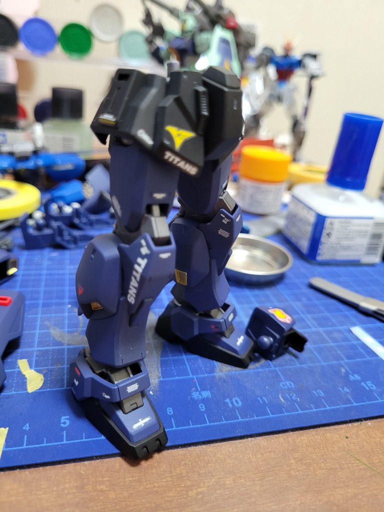 (ピントのあってない脚部…)膝のティターンズがお気に入りです。やはりティターンズは力…力こそ全てなんです……