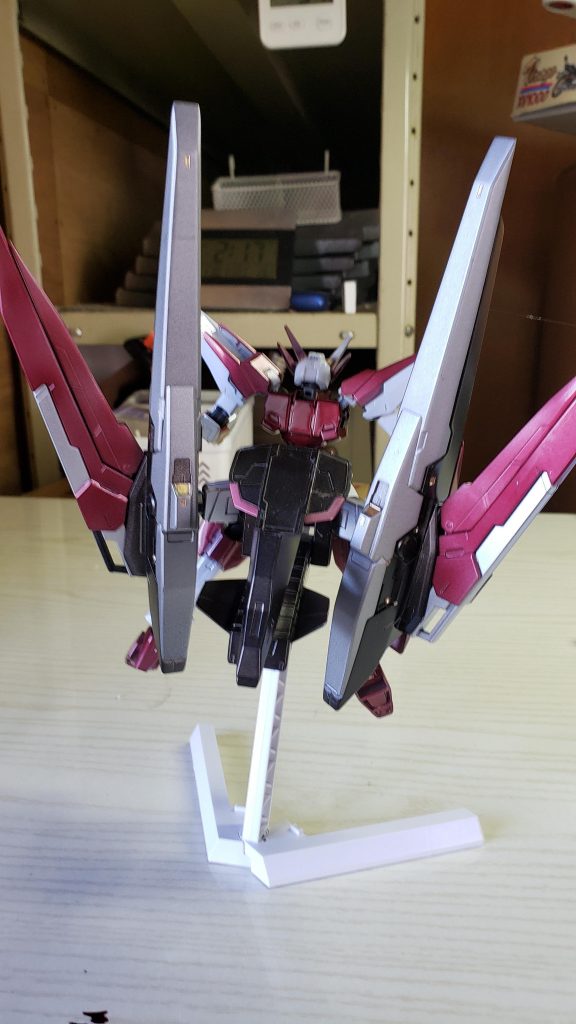 背面ですw乾ききる前に触ってしまい飛行ユニットに指紋が。。。。(´；ω；｀)