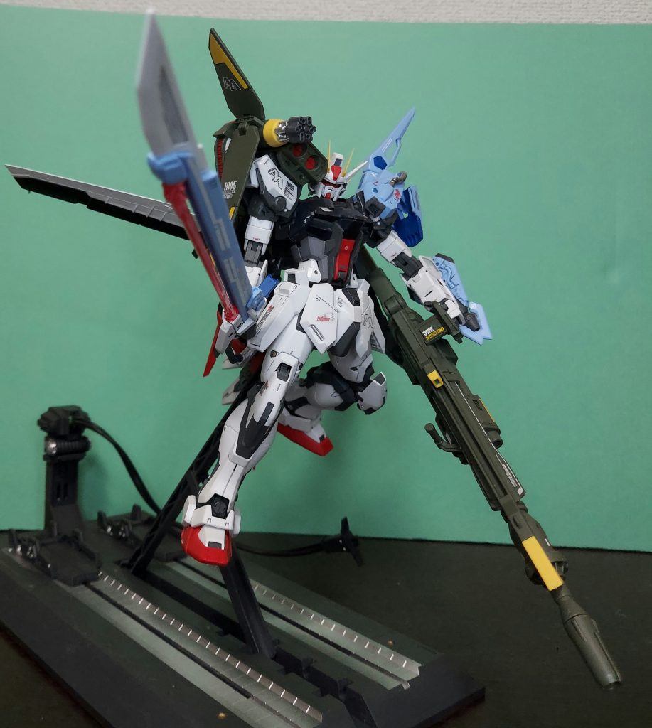 自立はするけど、ポーズを取るときはやはり台座が必要。