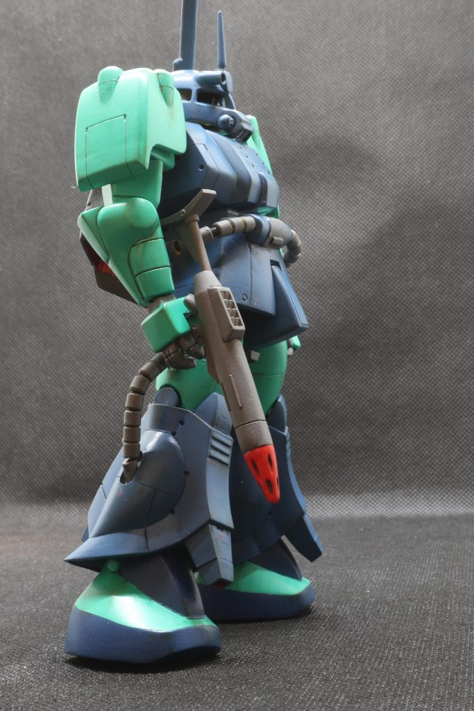 ローアングルからがかっこいい指が可動するタイプだけど握れないのでネオジム磁石を手のひらとグリップにつけて落ちないように！