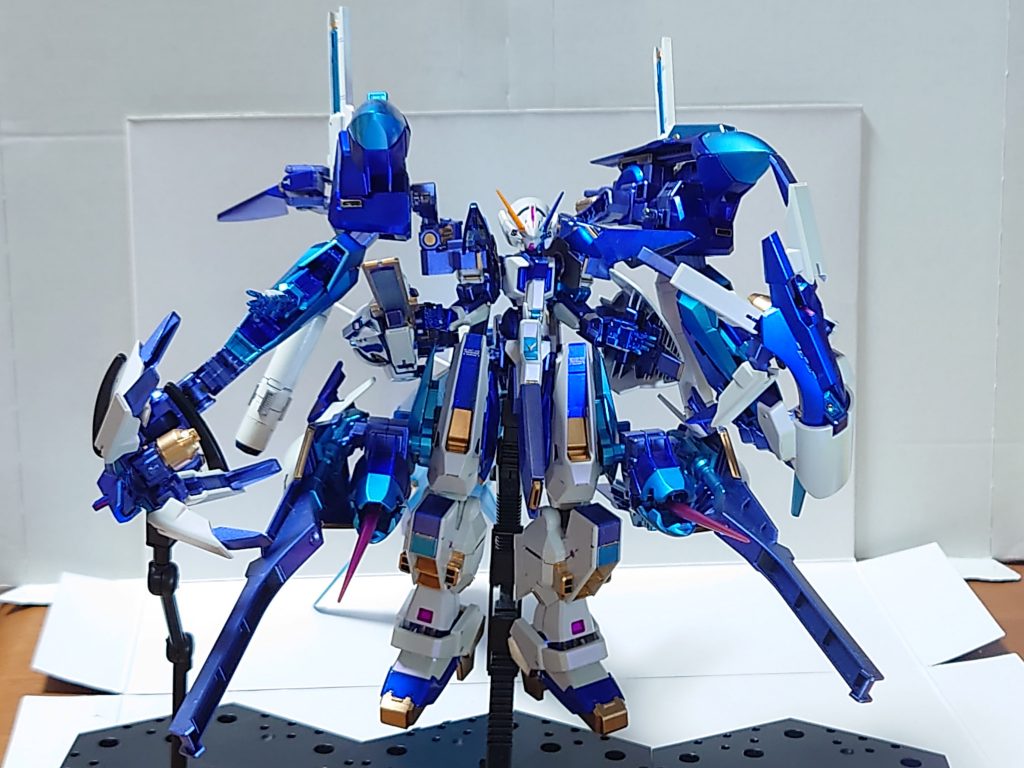 一応ウィンチ・キャノンまで盛ることもできます。ちょっとごちゃつきすぎなのでメインとはしませんでしたが、「ウーンドウォートの華奢な可憐さを保ちつつ全力で武装を盛る」という裏コンセプトには合った形態かなと。以上となります。ガンプラを作り始めたのが4ヶ月前くらいで、TR機に惚れ込み今回初めての全塗装に挑戦しました。ちょうどゼットコンが開催していたので上げてみた次第です。他界隈のネタを持ち込むことには抵抗もあるのかなぁと思いつつ、まぁパロディとかもガンガン投稿されてるみたいだしいいか……という気持ちで投稿しています。ご覧いただきありがとうございました。以下製作工程欄