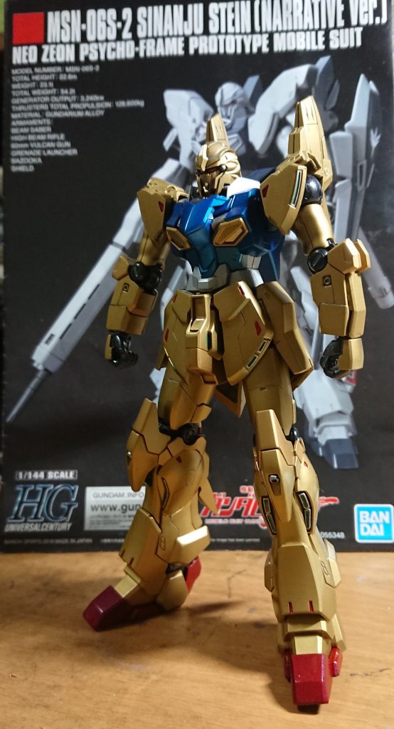 肩、前腕、前後スカート、膝下、バックパックを簡素化。首は1mm延長、ふくらはぎの下で切り取って2mm短縮して接着、脚横のスラスター接続穴はプラ板で裏打ちして100均レジンで塞ぎました。色が決まったのはパイロットが「ノースリーブの再来」になってからなので、後で慌ててビルダーズパーツの強化ウイングを買いに走りました(；・∀・)相変わらず技術面が拙い、というかせっかちな性格が災いしてアップに堪えられない粗の多さですが、楽しく作れた事が伝われば本望です(笑)