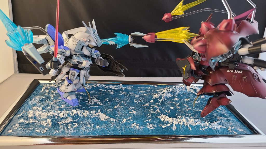 Hi-νガンダムのビームサーベルエフェクトをHGから流用しビームライフルは腰にマウント出来るようにしました。