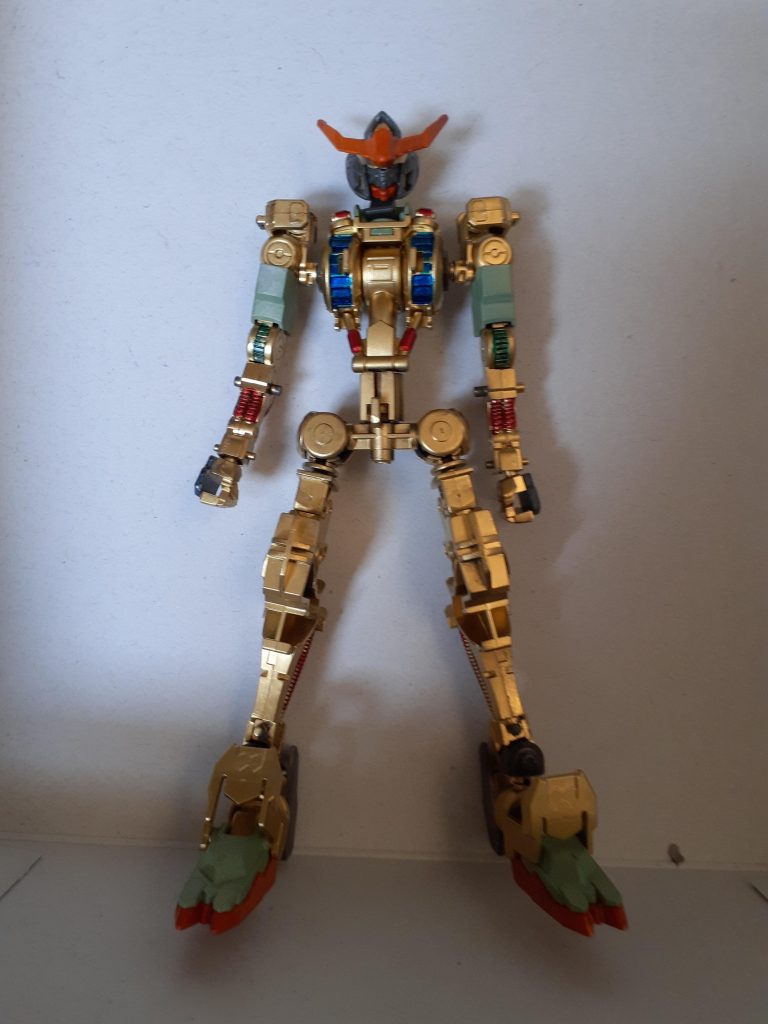 ガンダムフレーム状態、ガンダムマーカーエアブラシでゴールドに細かい部分をメタリック塗装にして可能な限り細かく塗装しました。
