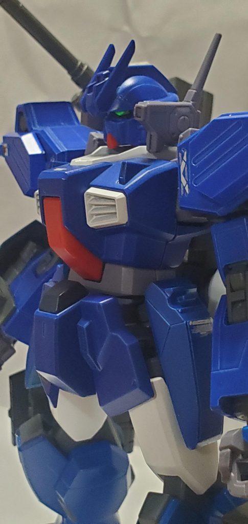 Ez-SRからアンテナを移植し、レッドウォーリアの様な形状の頭部を目指しました。マークIIの頭部を使っているのでバルカンポッドも装備できます。