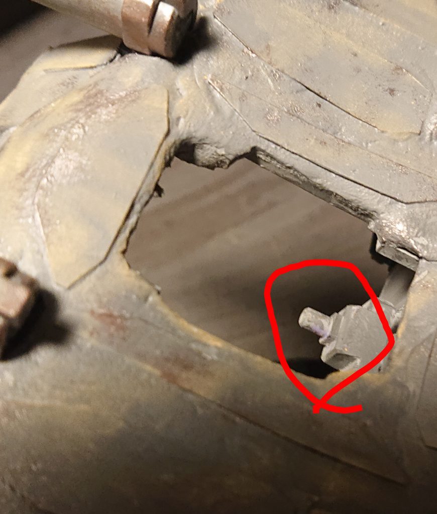 赤丸で囲ってあるところは、プチッガイのジョイントパーツを使用していて、バックパックの穴が3ミリであれば他のガンプラにはめる事ができます。