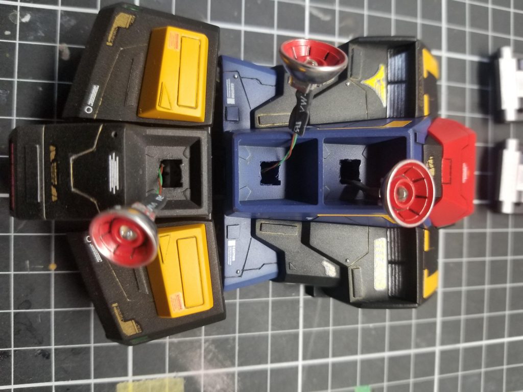 メガ粒子砲の加工はこんな感じ。変形ギミックがある為、穴あけに苦労しました。