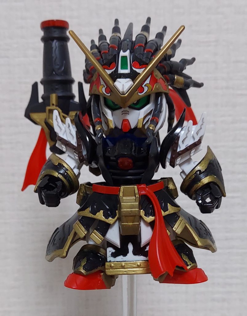 正面頭部は筆塗り。