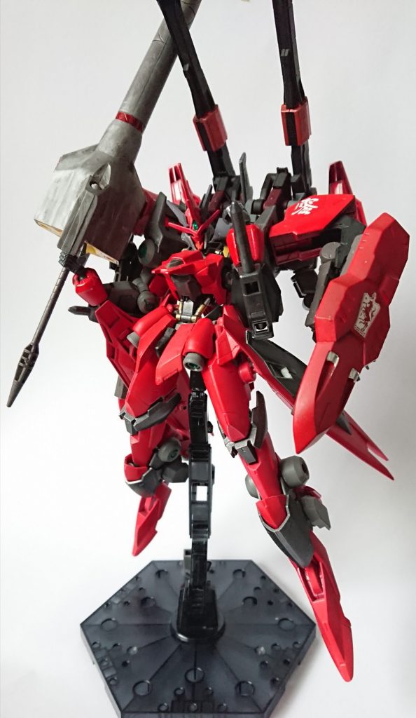 パイルバンカーは浪漫。なのでこれも元キット同様、両腕にそのまま装備しています。