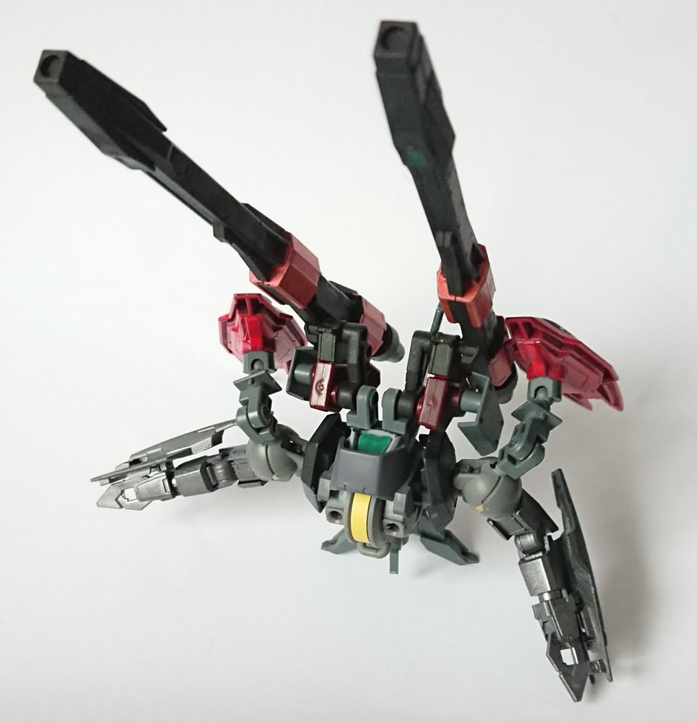 バックパックは分離してサポートメカとして使える仕様です。