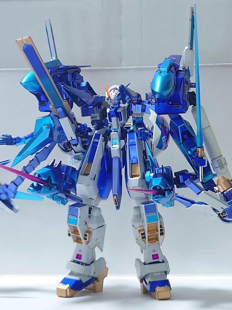 強化形態その3、こちらが今回のメイン。ハイゼンスレイⅡの腕とヘイズル改の脚部を接続した形態です。ハイゼンスレイⅡの腕には基本クロー状態のコンポジット・シールド・ブースターを装備して運用されるため、実質的にギガンティック・アーム・ユニットと同等の役割を持つことができます。もちろん腕部に各種武器を持たせサブ・アームとしての利用も可能です。ヘイズル改の脚部により陸戦性能も向上しており、地上での格闘戦で真価を発揮します。