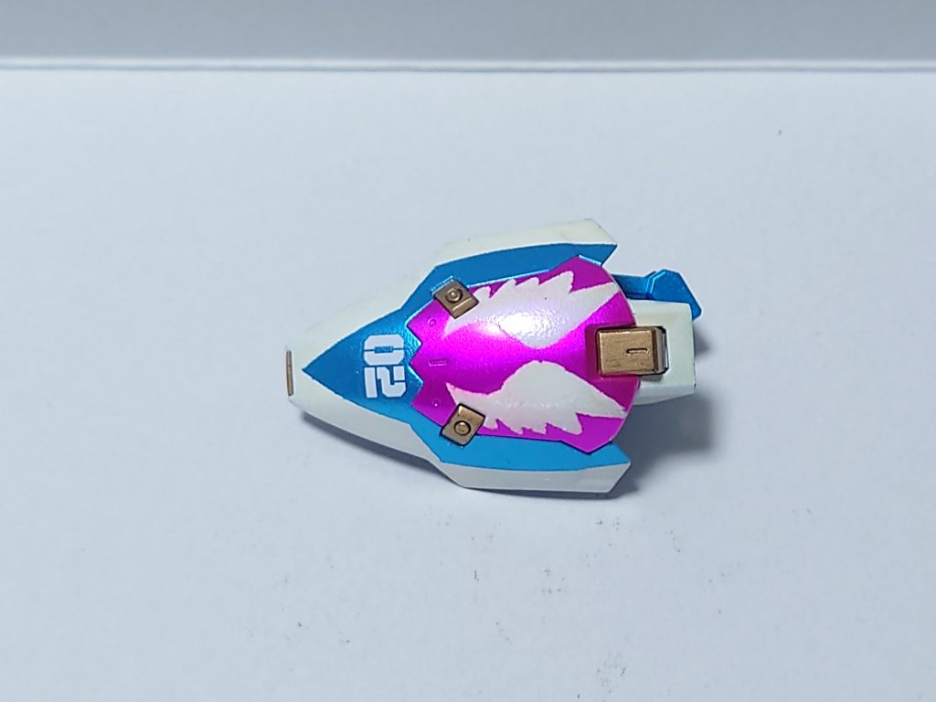 製作工程の写真とかちゃんと撮ってなかったので各武器のアップなど載せときます。塗装はほぼガンダムマーカー（エアブラシシステムと直塗り、筆塗り併用）、トップコートは水性ホビーカラーの光沢クリアーです。研ぎ出しまではしていません（技量がありません）。LGパールはオパールライラックを光沢クリアーに混ぜて筆塗りしています。