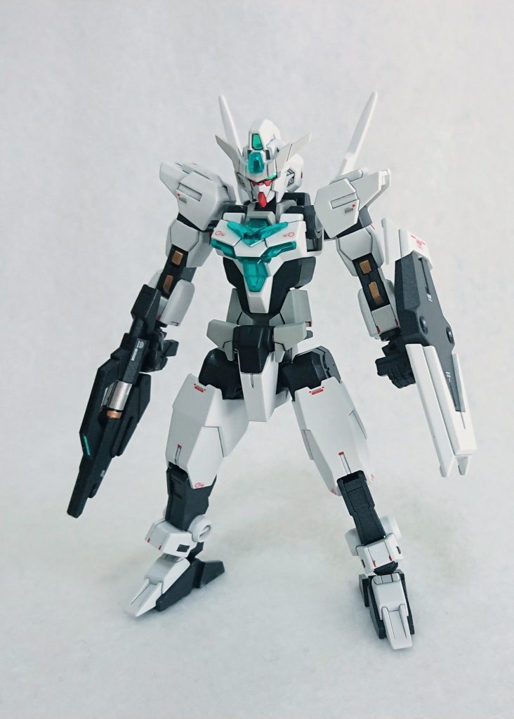 コアガンダムⅡ背中の機首兼シールドを外し、ジャンクから制作したシールドを装備