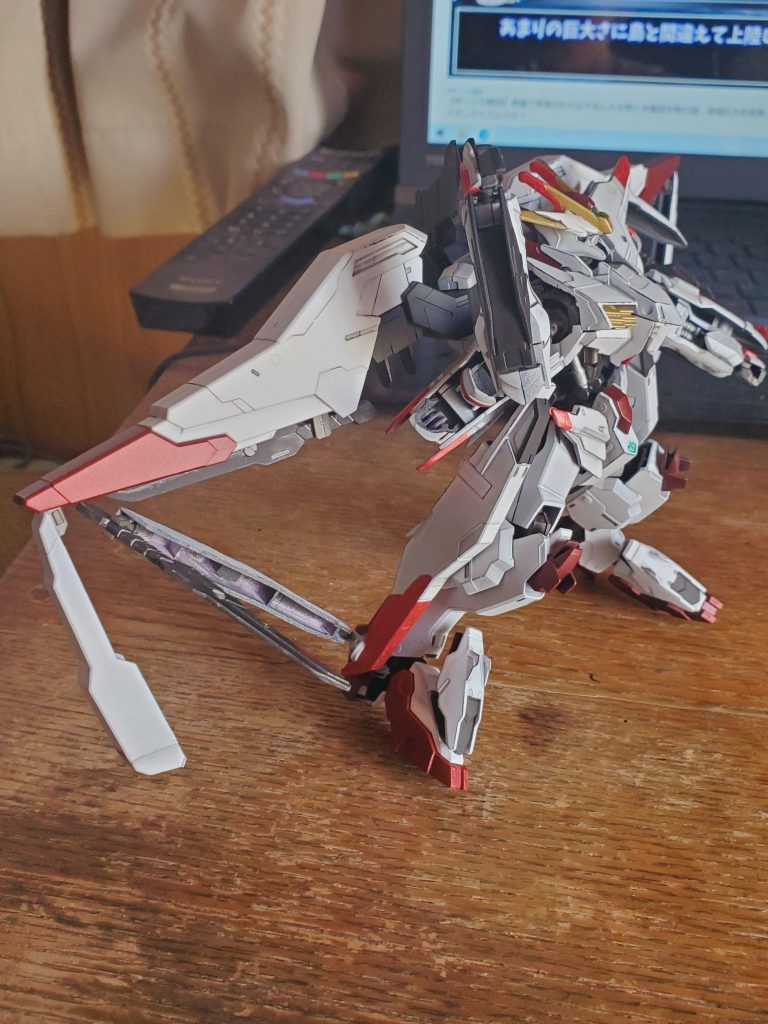 翼が大きくてディテールがしっかり入ってて赤の色合いとの組み合わせがキレイ