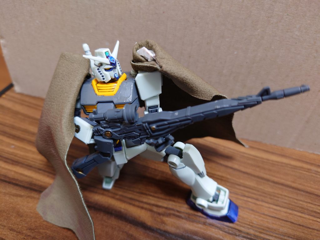 スナイパーライフルは、ジムジムウェポンズの物を墨入れと部分塗装しました。マントは、磁石を仕込んであるので、取り外し可能です！