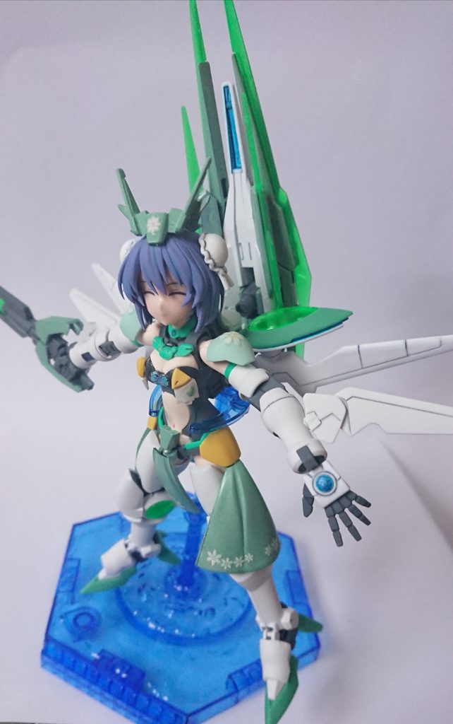 クアンタムバーストはシールドバインダーを逆さまにして、背部太陽炉と接続し再現しています。