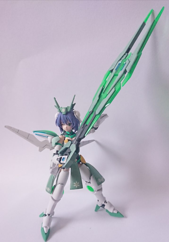 GNバスターソードも両手で支えれば保持。