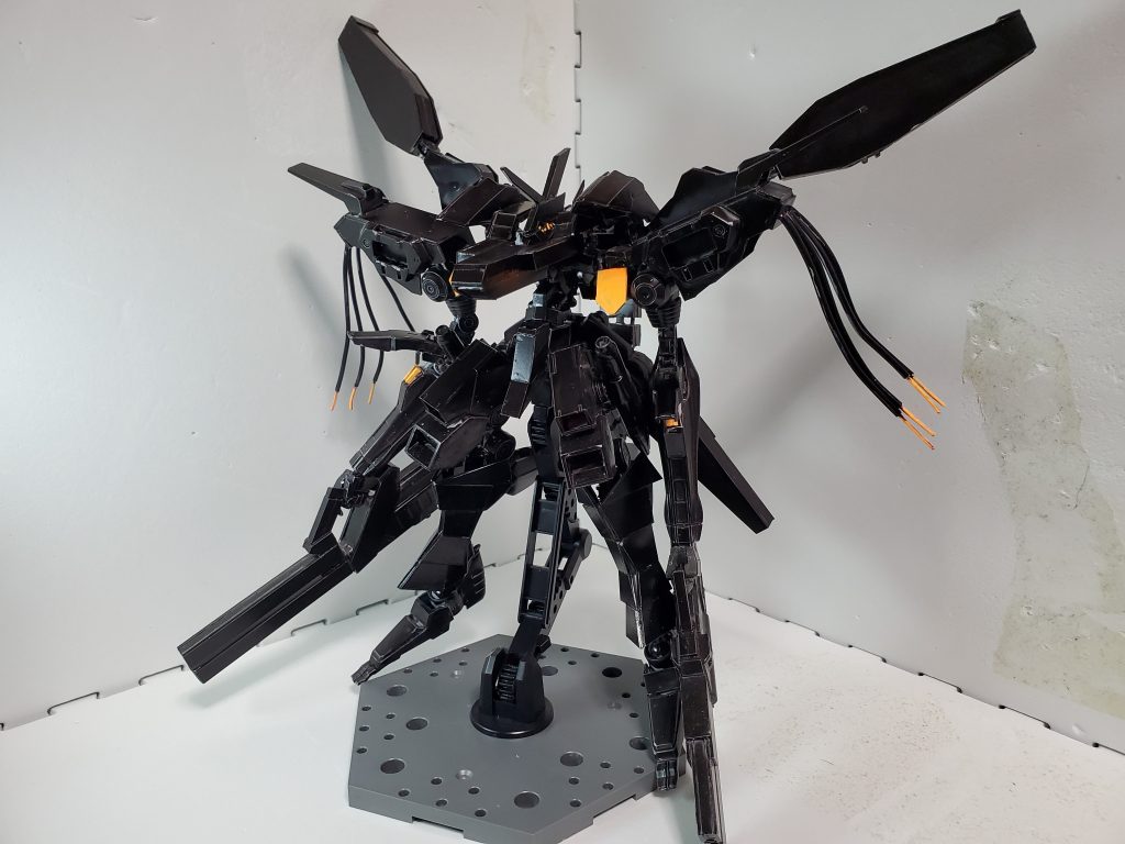 『バカな……この機体が……』『とでも、言うと思ったか!?』各部展開。肩、腕、脹脛に展開パーツを仕込み、放熱板はセンサーと同じく蛍光オレンジで塗装。