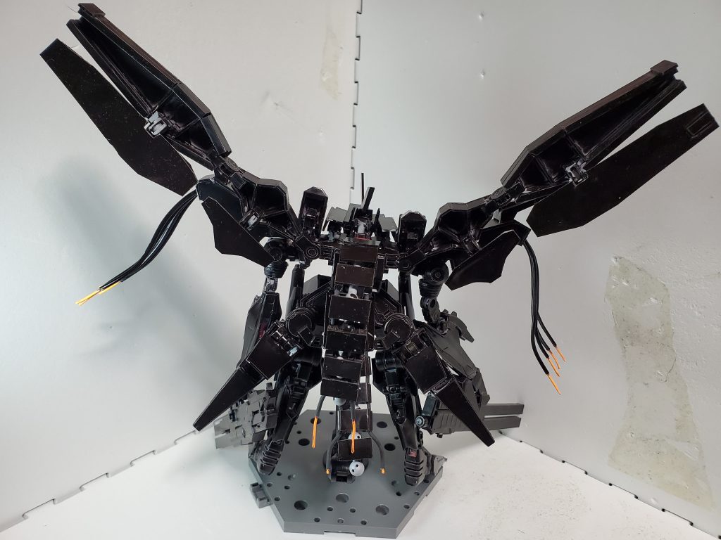 ブースター起動時、背面。下部のブースターはグレイズのブースターを加工し、プラ板を接着。上部のブースターはプラ板によるフルスクラッチで製作。