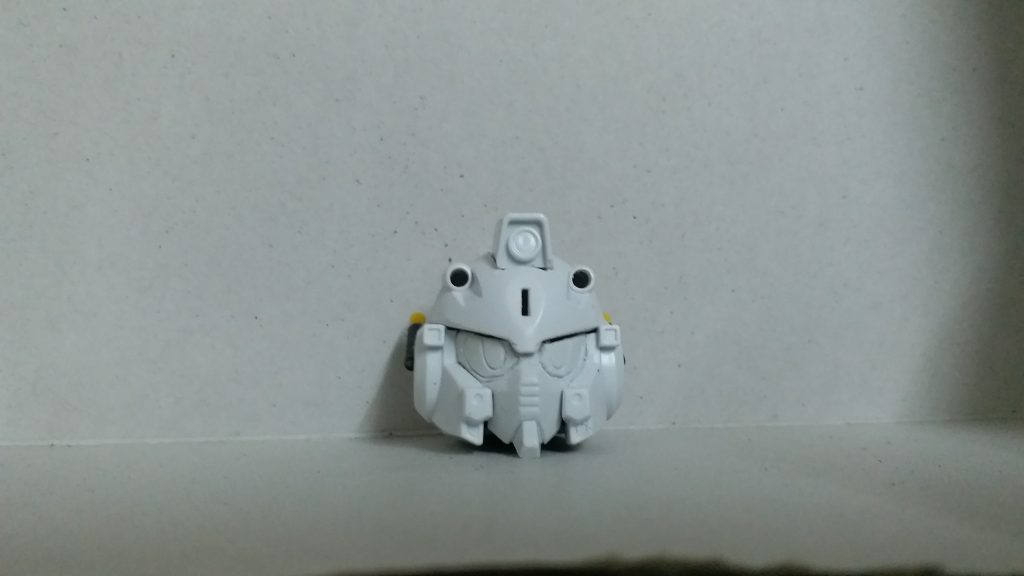 頭部機關炮用手鑽進行貫穿